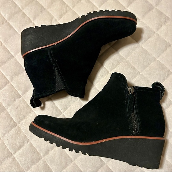 Sanctuary Shoes - Sanctuary Evolve Wedge Bootie black suede w/ brown trim